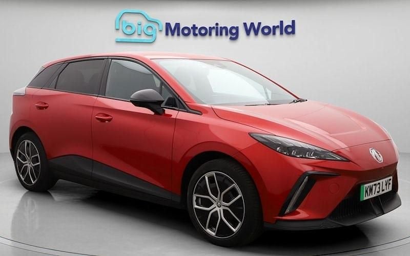 Used 2025 MG MG4 EV Trophy Hatchback | £16,445 (Good price) - Image 1/4