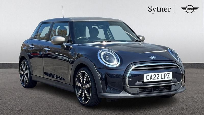 Usado Mini Cooper Exclusive 134 HP (98 kW) 2022 Preto Citadino