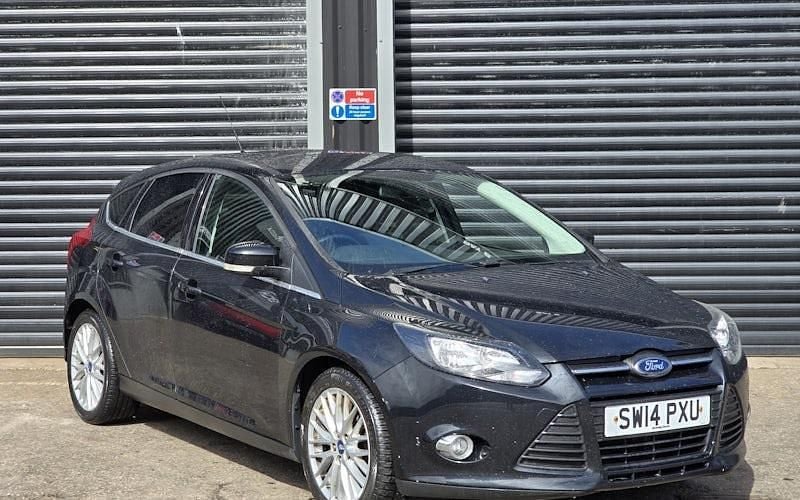 Usado Ford Focus Zetec 125 HP (91 kW) 2013 Preto Citadino