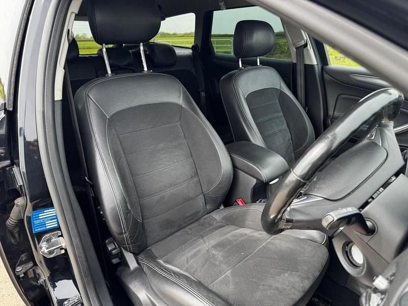 Usado Ford Mondeo Business Edition 140 HP (102 kW) 2013 Preto Carrinha