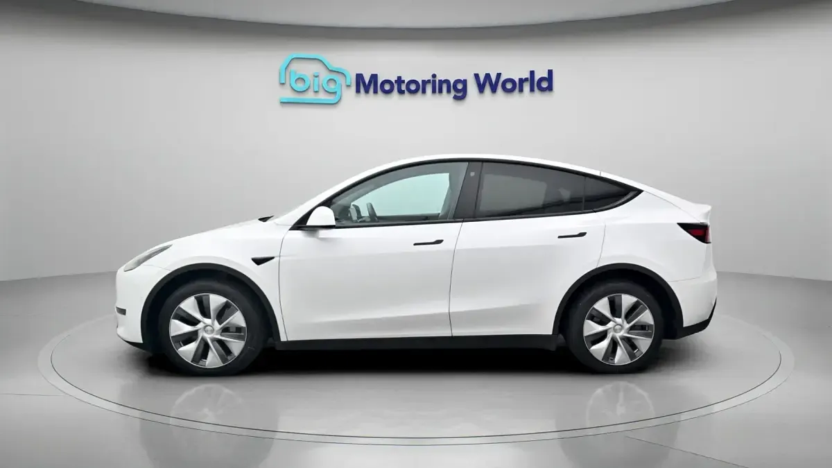Used Tesla Model Y Long Range AWD 378 kW (514 HP) 2022 White SUV