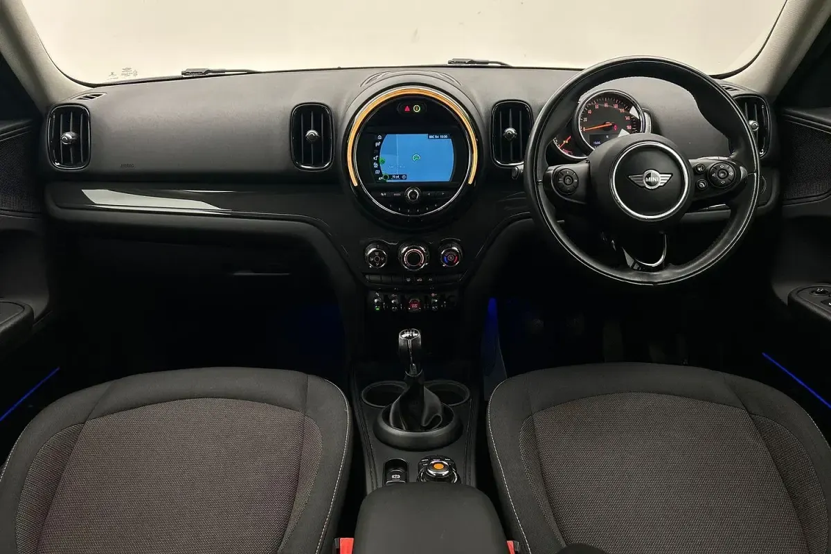 Usado Mini Cooper Countryman 136 HP (100 kW) 2017 Prateado SUV
