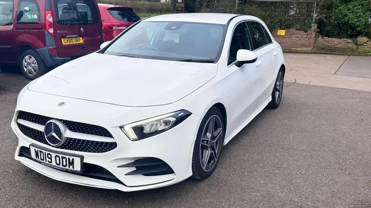 Used Mercedes A180 AMG line 136 HP (100 kW) 2019 White Hatchback