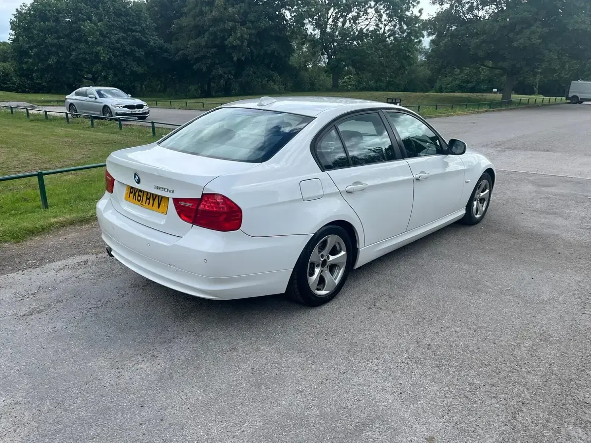 Used BMW 320 Efficient Dynamics 2011 White Sedan