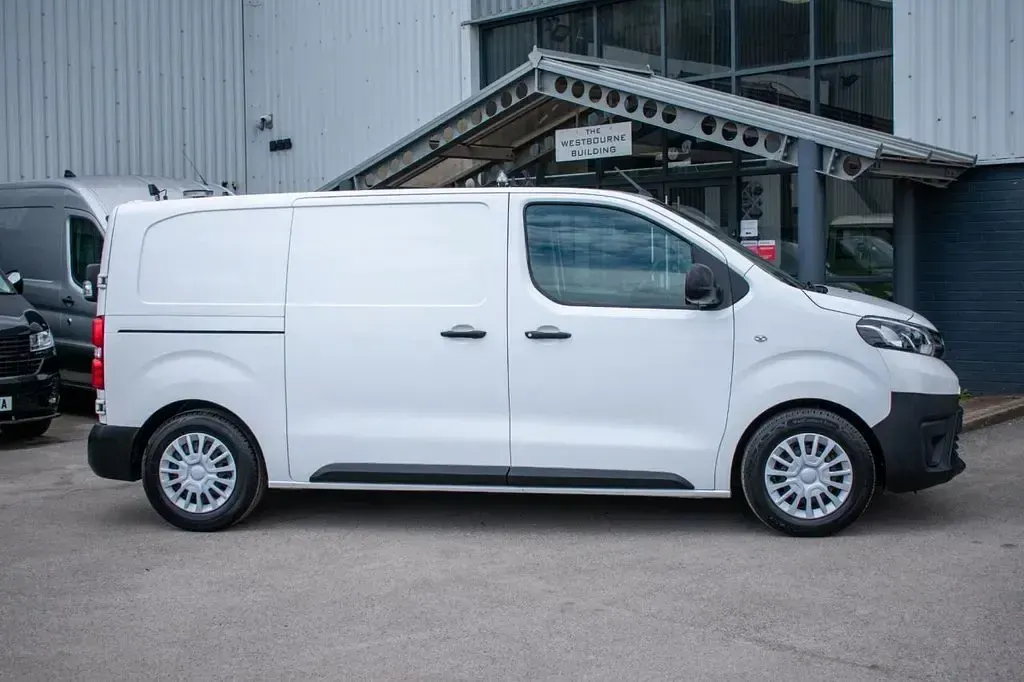Used Toyota Proace 120 HP (88 kW) 2019 White MPV