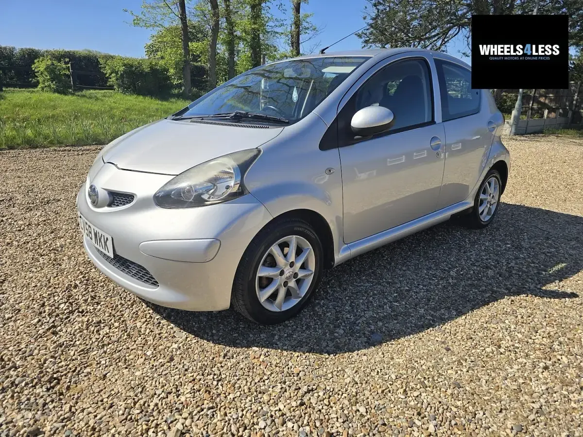 Used Toyota Aygo Platinum 67 HP (49 kW) 2008 Silver Hatchback