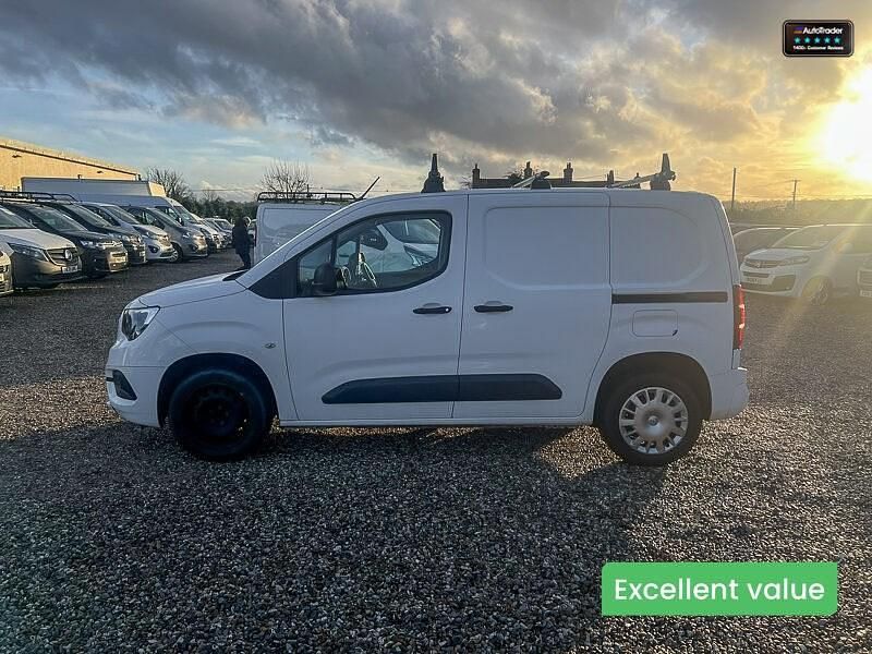 Used Vauxhall Combo Sportive 100 HP (73 kW) 2020 White Van