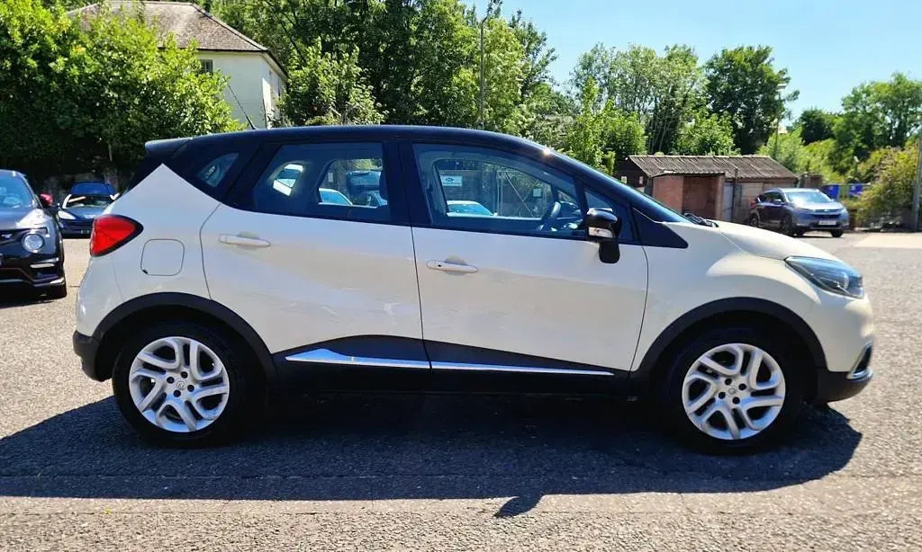 Used Renault Captur Dynamique 2014 White SUV
