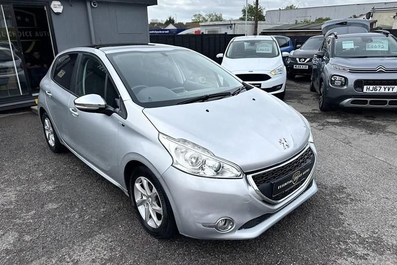 Used Peugeot 208 Style 92 HP (67 kW) 2014 Silver Hatchback