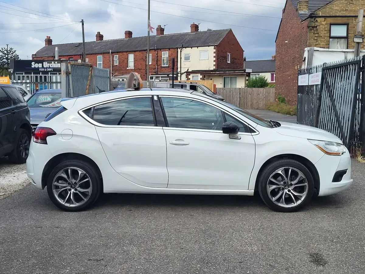 Used Citroën DS4 2015 White Hatchback