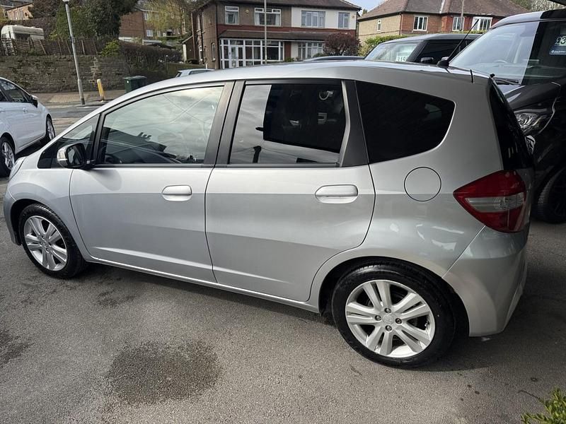 Used Honda Jazz ES 99 HP (72 kW) 2013 Silver Hatchback