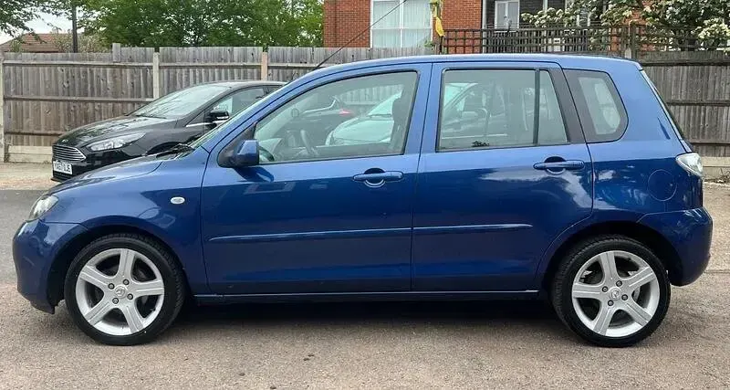 Used Mazda 2 79 HP (58 kW) 2007 Blue Hatchback