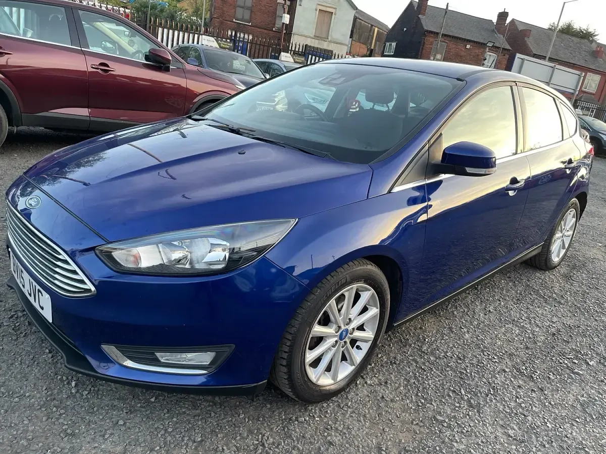 Used Ford Focus Titanium 125 HP (91 kW) 2015 Blue Hatchback