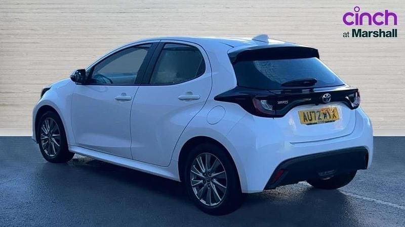 Used Toyota Yaris Hybrid 116 HP (85 kW) 2022 White Hatchback