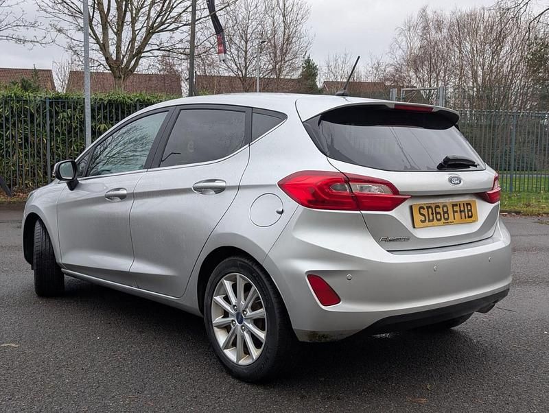 Used Ford Fiesta Titanium 100 HP (73 kW) 2018 Silver Hatchback