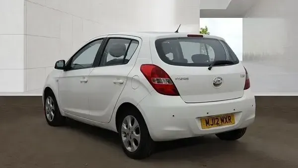 Used Hyundai i20 Comfort 2012 White Hatchback