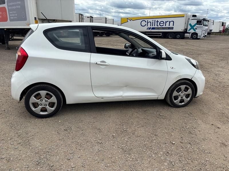 Used Kia Picanto 68 HP (50 kW) 2013 White Hatchback