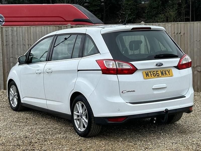 Used Ford Grand C-Max Zetec 120 HP (88 kW) 2016 White MPV