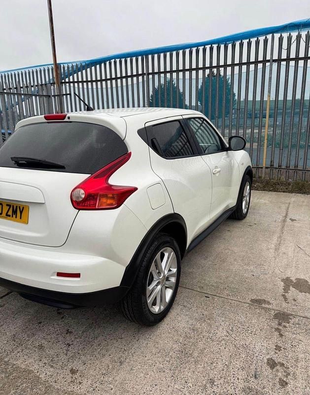 Usado Nissan Juke Acenta 115 HP (84 kW) 2010 Branco SUV