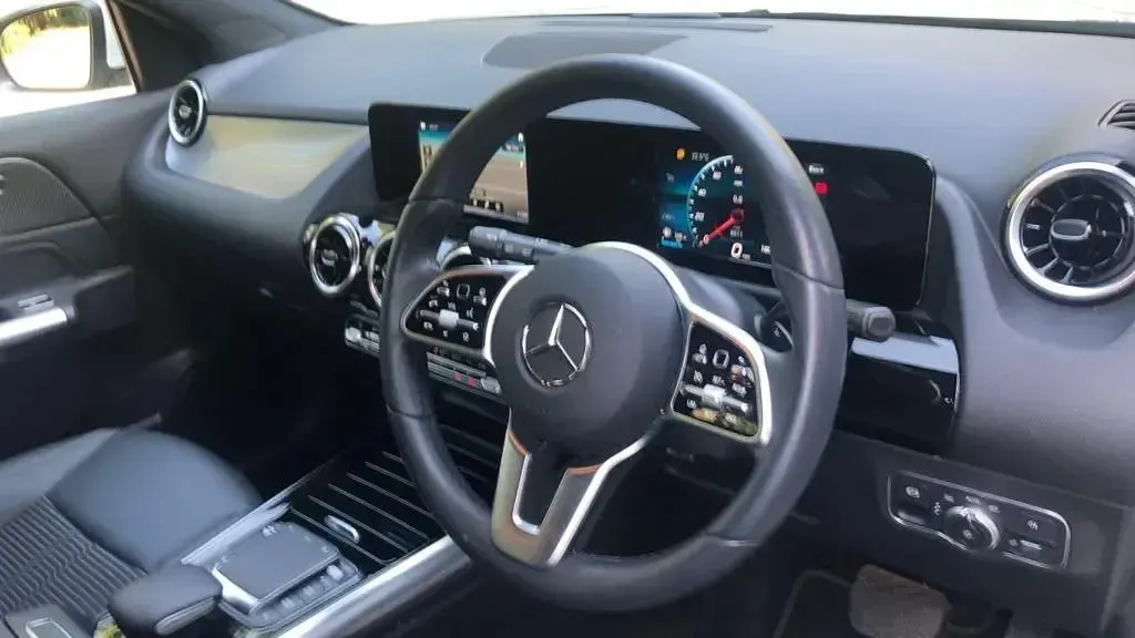 Used Mercedes GLA200 2022 White SUV
