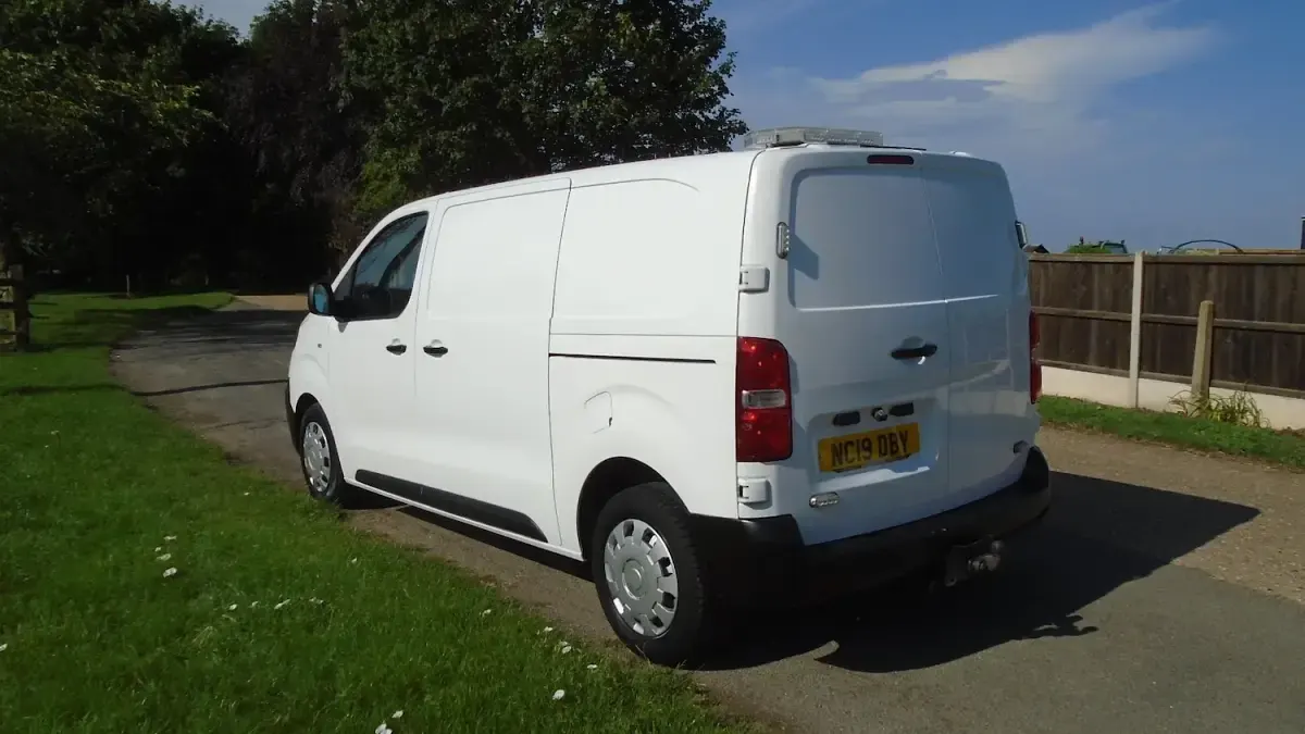 Used Citroën Dispatch 120 HP (88 kW) 2019 White MPV