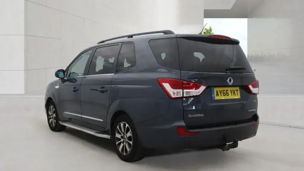 Used SsangYong Rodius 155 HP (114 kW) 2016 Grey MPV