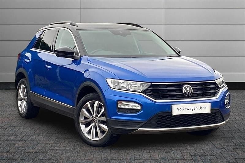 Ravenna blue with black roof Used 2021 VW T-Roc Design SUV | £16,350 (Good price) - Image 1/3
