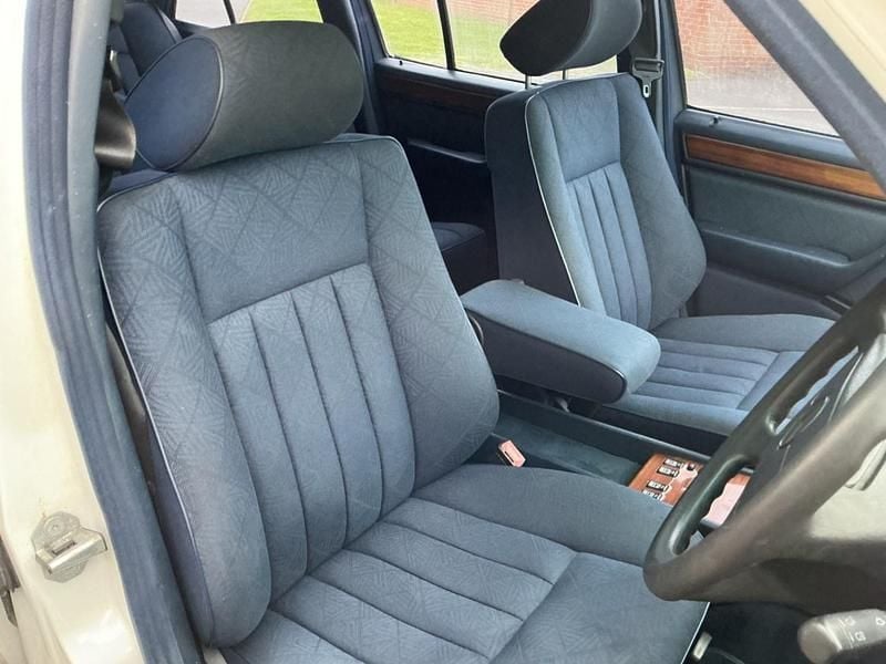 Used Mercedes E250 1994 Alpine white Sedan