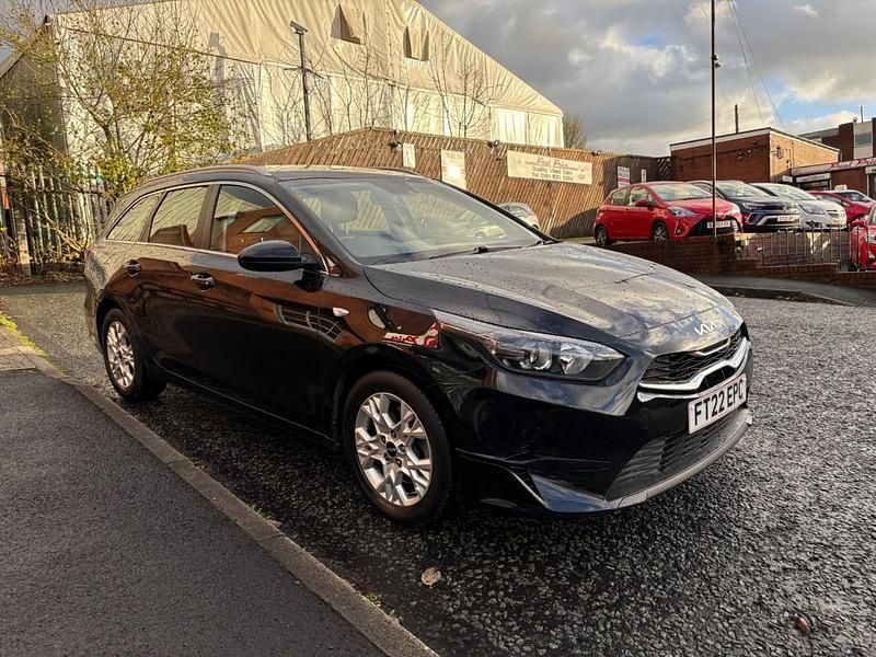 Black Used 2022 Kia Ceed Hatchback | £13,995 (Fair price) - Image 1/4