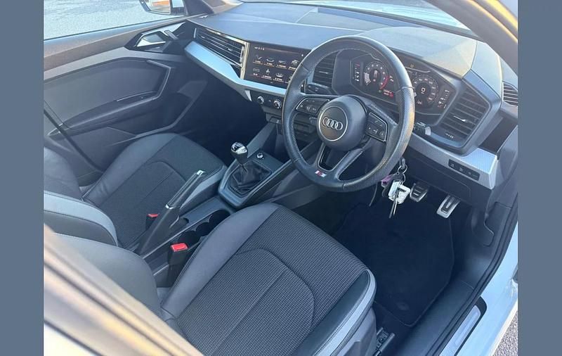 Used Audi A1 S-Line 94 HP (69 kW) 2023 White Hatchback