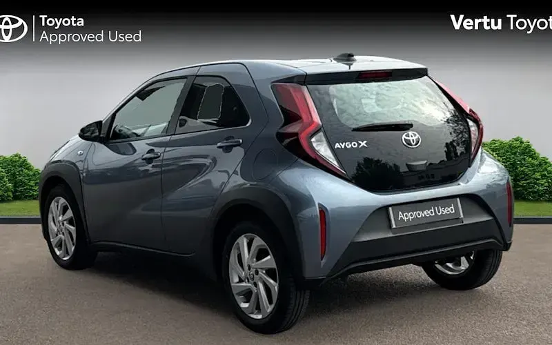 Used Toyota Aygo X PURE 72 HP (52 kW) 2024 Blue SUV