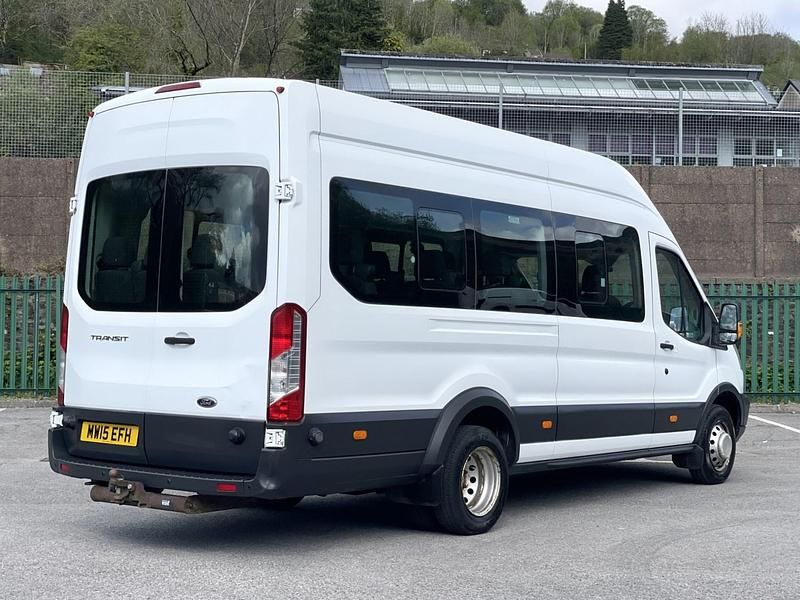 Usado Ford Transit 155 CV (114 kW) 2015 Blanco Berlina