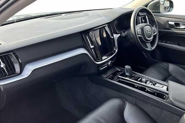 Used Volvo V60 Momentum 194 HP (142 kW) 2021 Grey Estate
