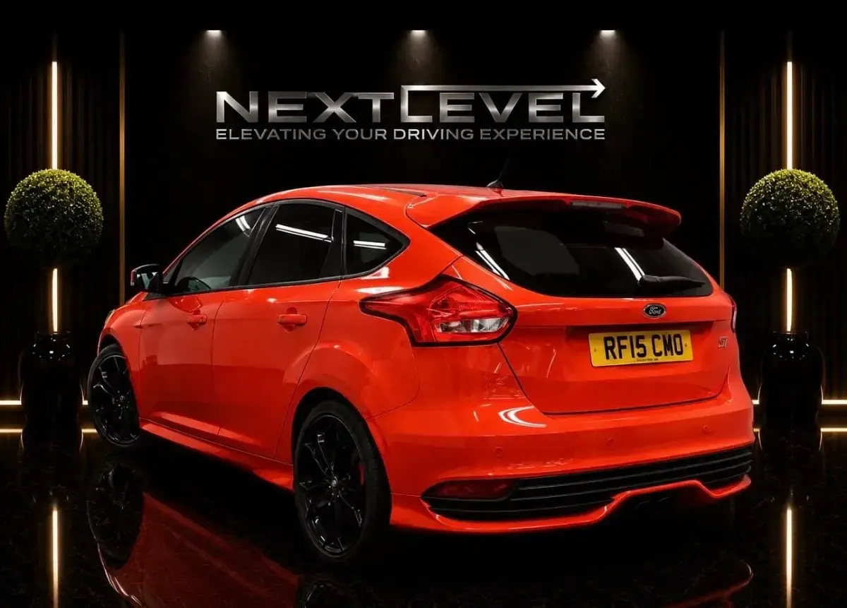 Used Ford Focus ST 250 HP (183 kW) 2015 Red Hatchback