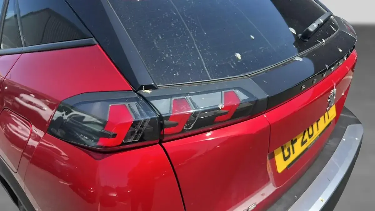 Used Peugeot 2008 Allure 100 HP (73 kW) 2020 Red SUV