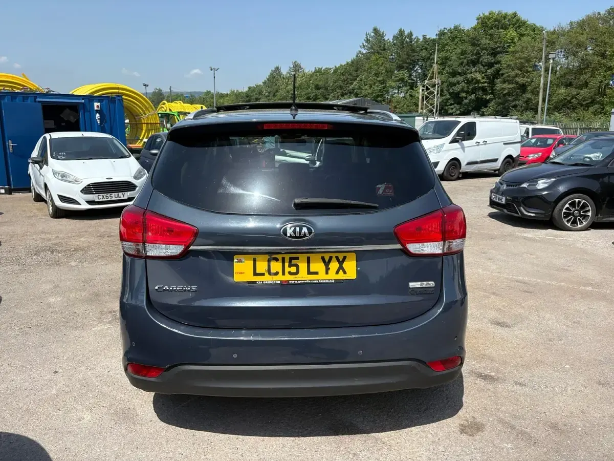 Used Kia Carens 2015 Blue MPV
