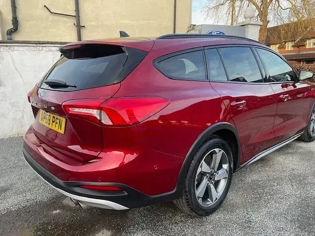Used Ford Focus Active 125 HP (91 kW) 2019 Red Estate