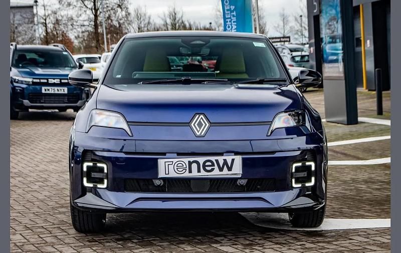 Used Renault R5 Iconic 108 kW (147 HP) 2026 Other Hatchback