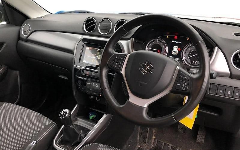 Second-hand Suzuki Vitara SZ-T 112 CP (82 kW) 2018 Alb SUV