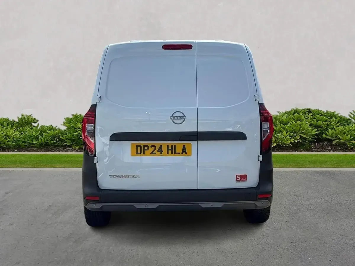 Used Nissan Townstar Acenta 130 HP (95 kW) 2024 White Van