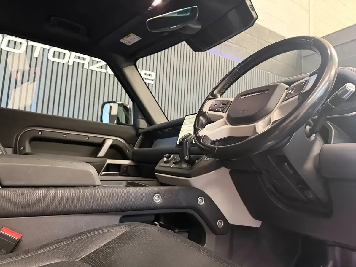 Usado Land Rover Defender Dynamic 250 HP (183 kW) 2022 Cinzento SUV