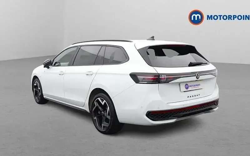 Used VW Passat R-line 272 HP (200 kW) 2025 White Estate