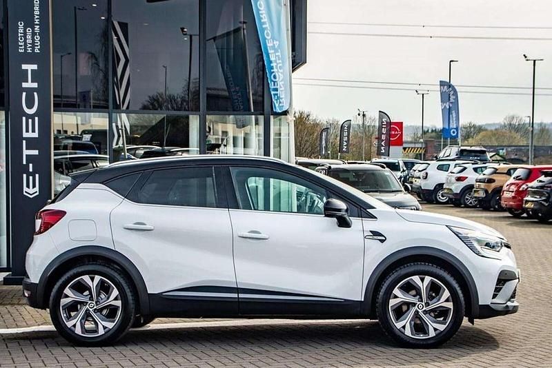 Used Renault Captur R.S. 140 HP (102 kW) 2022 Arctic white  SUV