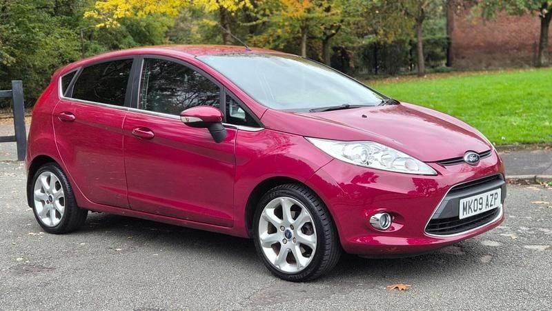 Red Used 2009 Ford Fiesta Titanium Hatchback | £2,790 (Good price) - Image 1/4