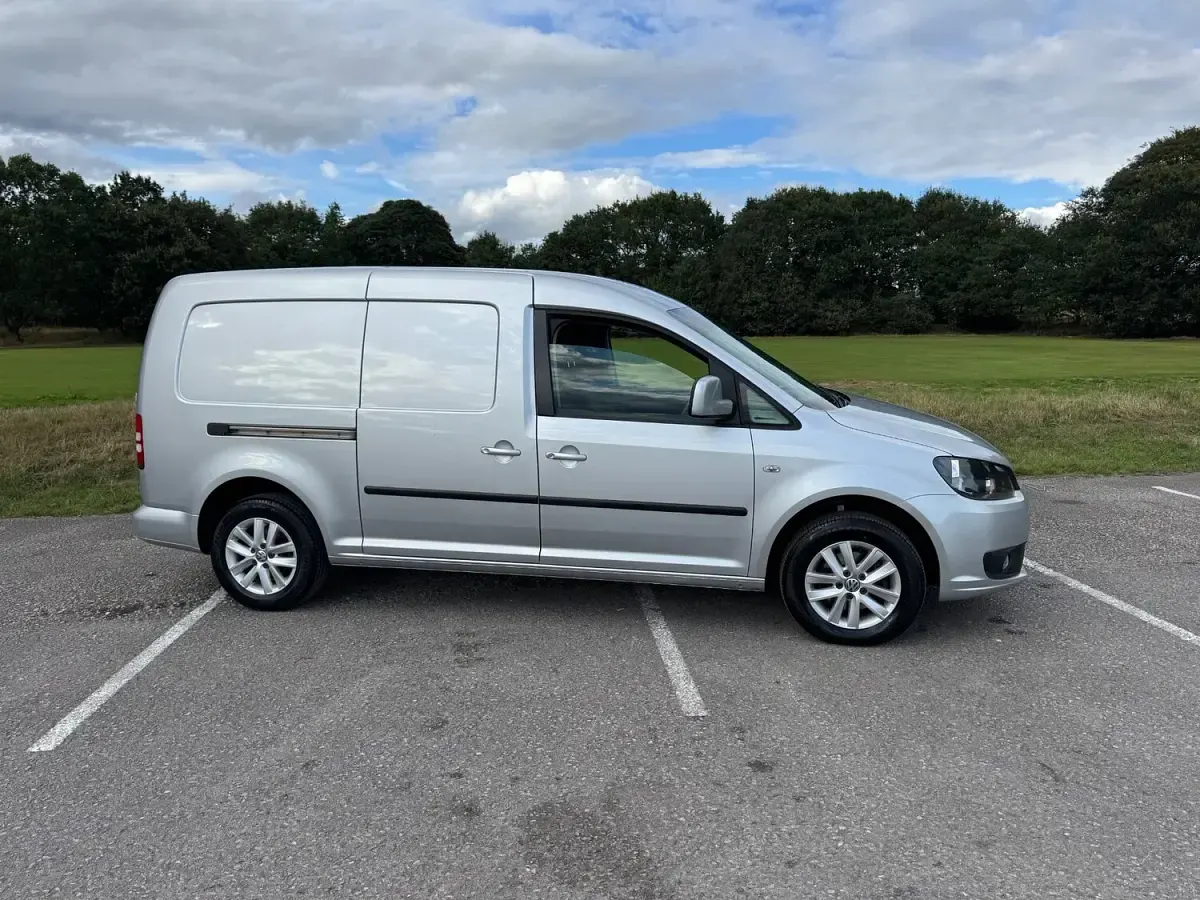 Used VW Caddy Maxi Highline 102 HP (75 kW) 2014 Silver MPV