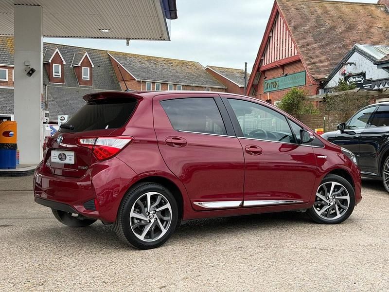 Used Toyota Yaris Hybrid 2018 Red Hatchback
