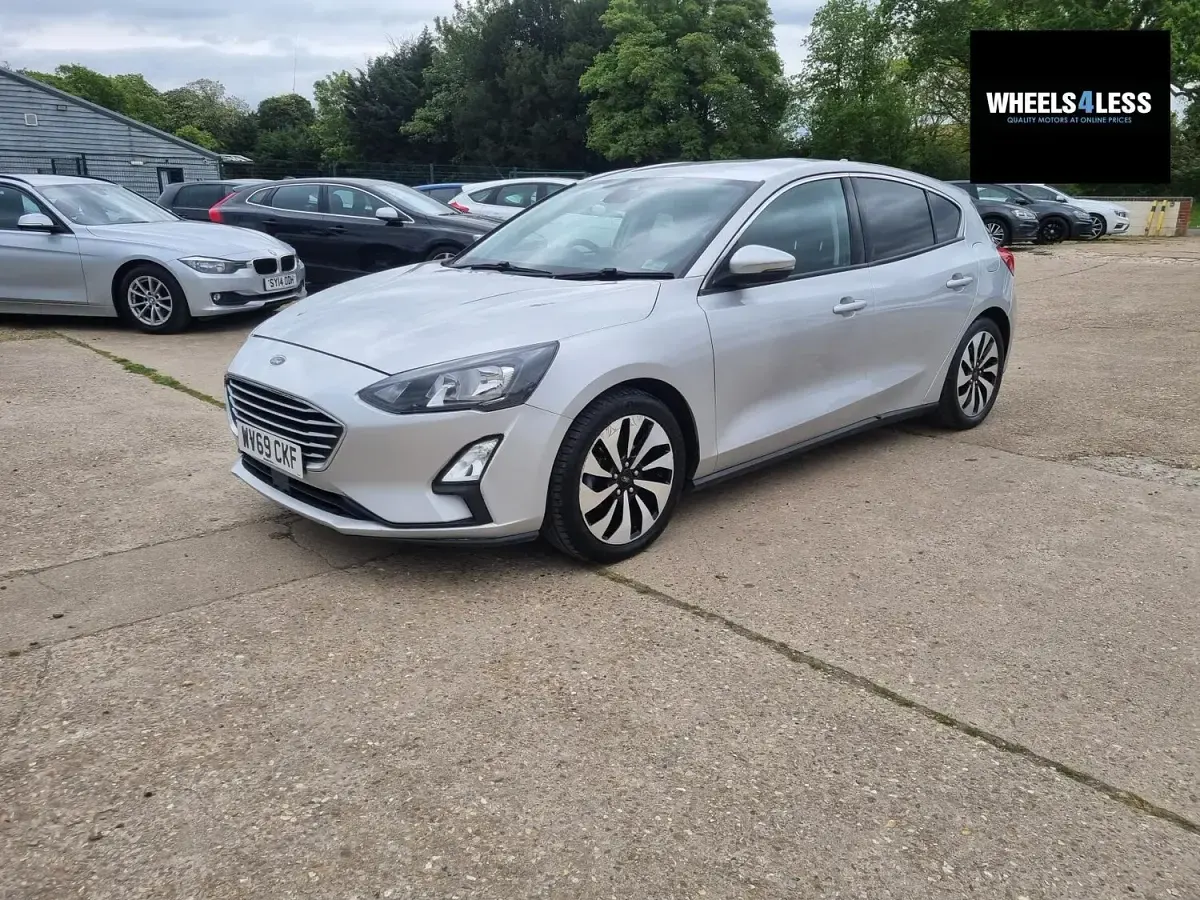 Used Ford Focus Zetec 100 HP (73 kW) 2019 Silver Hatchback