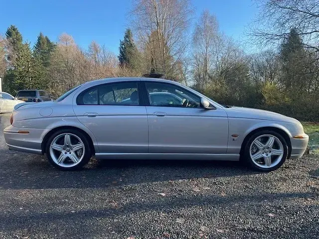 Używany Jaguar S-Type R 400 KM (294 kW) 2002 Srebrny Sedan/Limuzyna