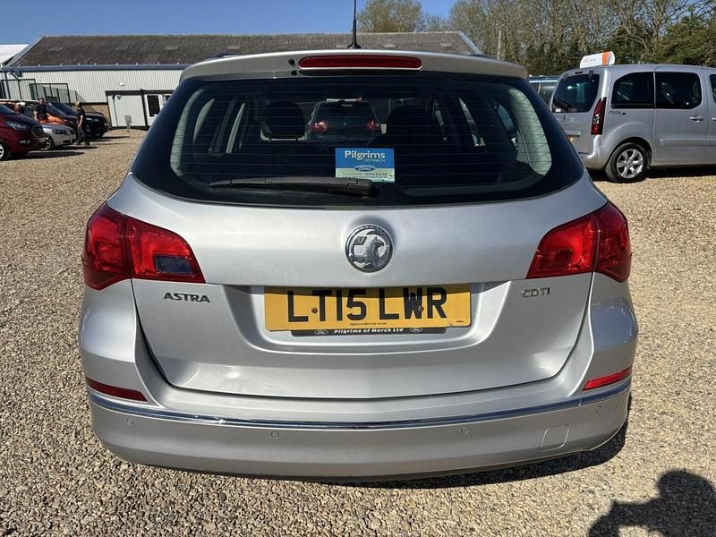 Second-hand Vauxhall Astra Design Edition 2015 Argintiu Break