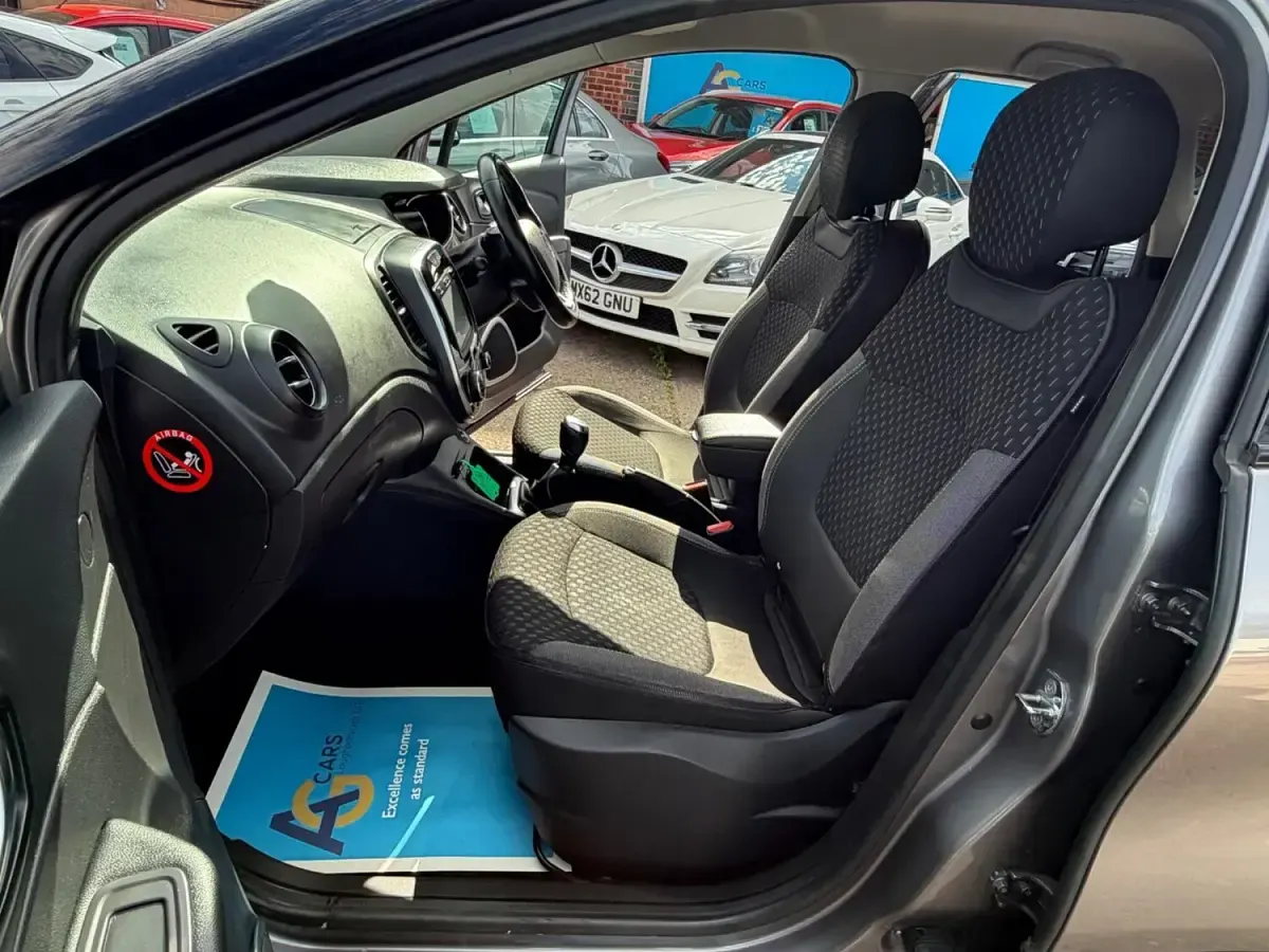 Used Renault Captur Dynamique 90 HP (66 kW) 2017 Grey/black SUV